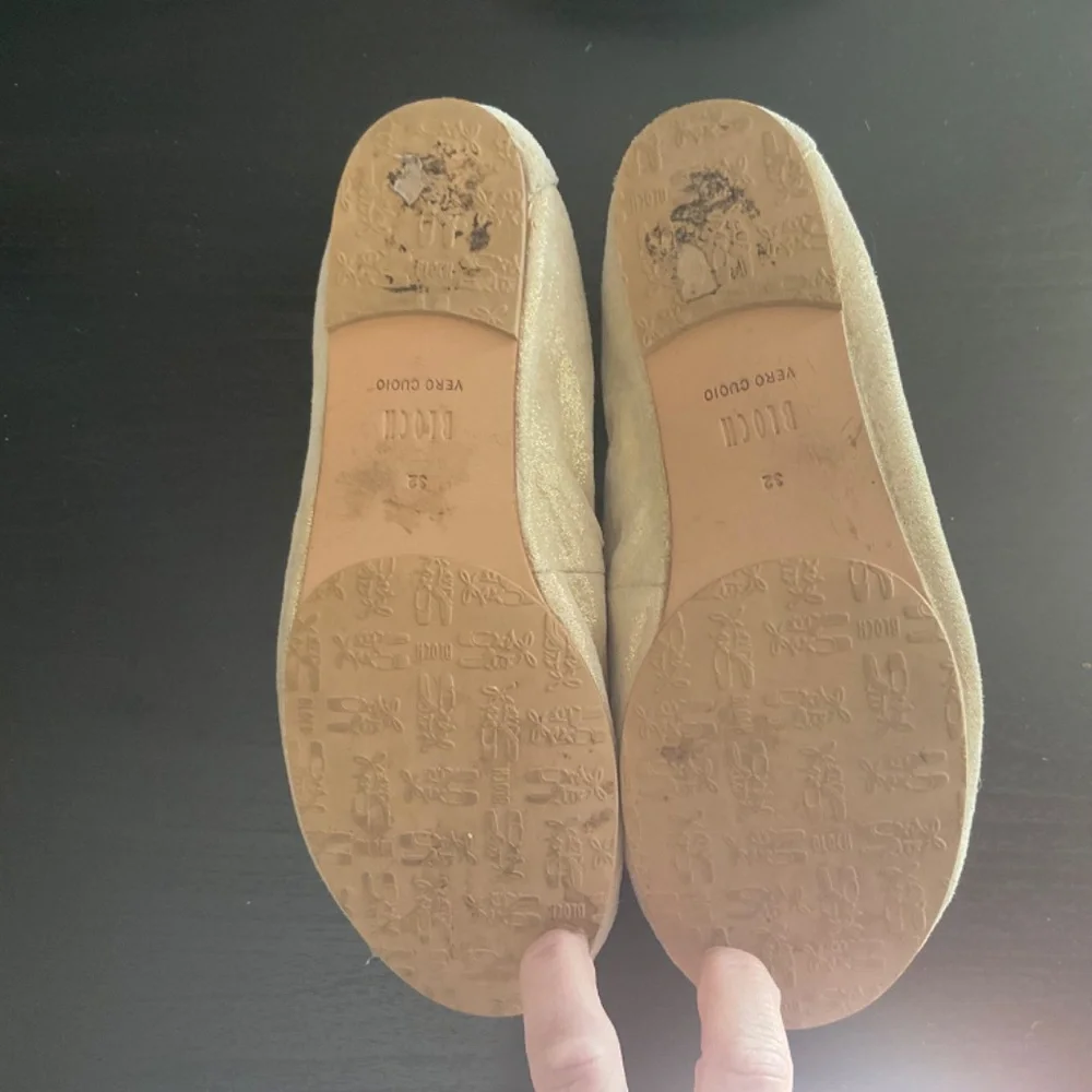 Bloch Cream/Gold Ballet Flat Shoes Size 32 (US 2)